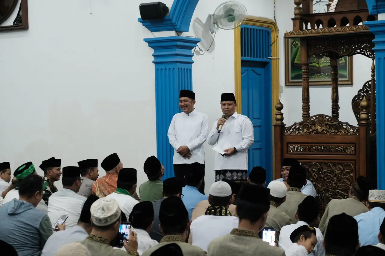 Hadiri Tarling di Masjid Ar-Rahmah Sawangan Baru, Wali Kota Depok Serahkan Bantuan