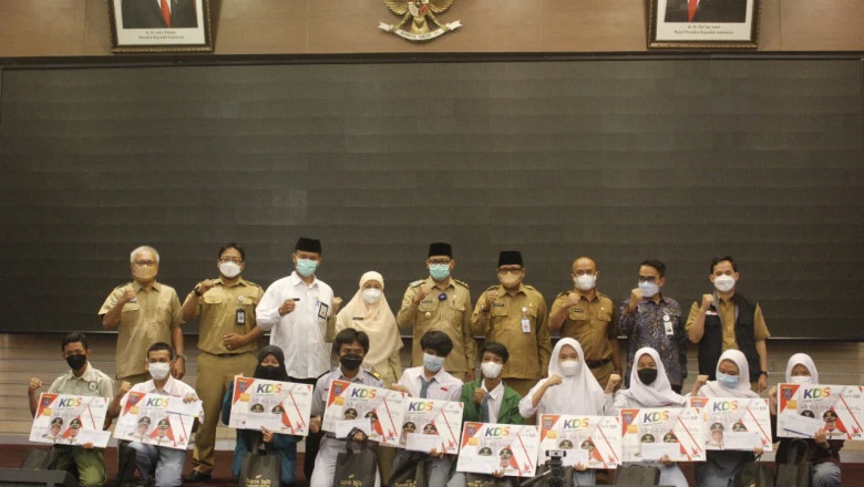 Pemkot Depok Salurkan KDS Pendidikan Bagi 743 Siswa Prasejahtera