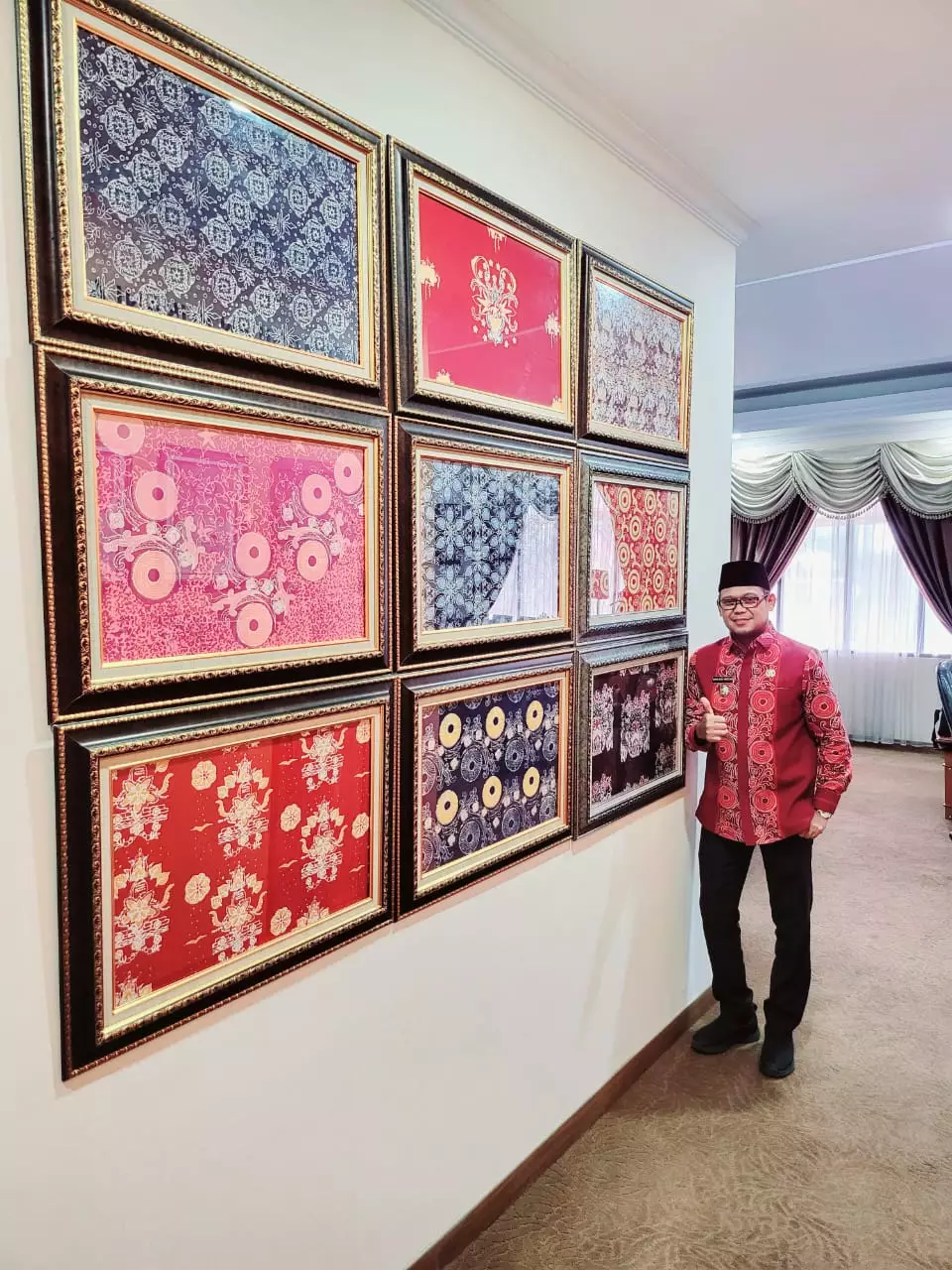 Bang Imam Punya Cara Unik Promosikan Batik Khas Kota Depok