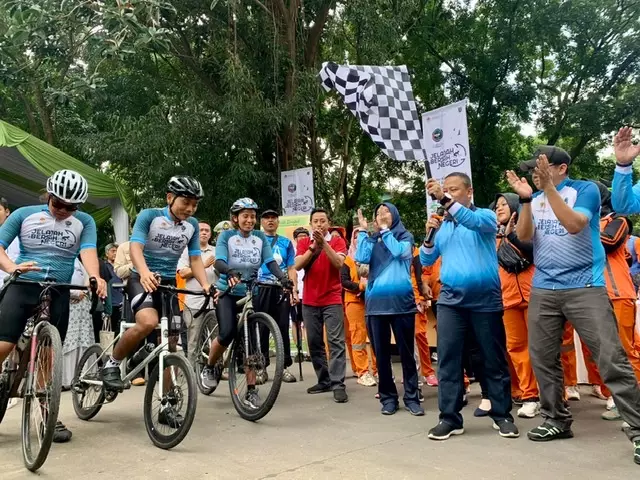 Sekda Depok Lepas Tim Sepeda Jelajah Bersih Negeri 2023 di UPS Merdeka 1