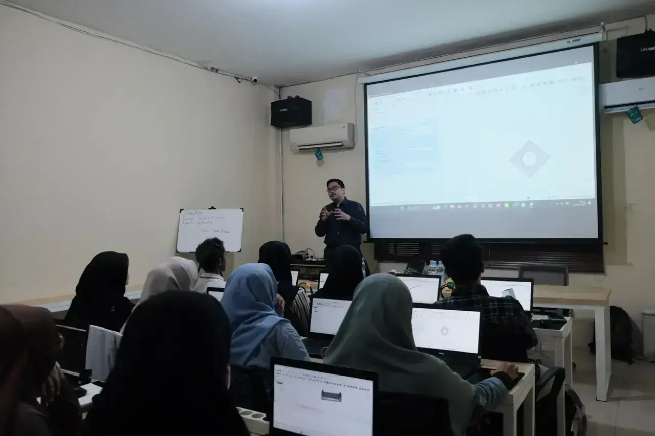 Peserta Pelatihan Desain Grafis Disnaker Depok Dibekali Konsep 3D hingga Percetakan