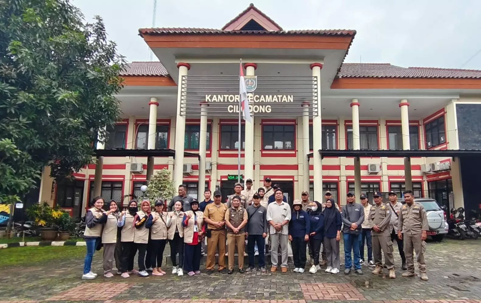 Pimpin Penertiban APK Pemilu, Camat Cilodong Berpesan Kedepankan Komunikasi Persuasif