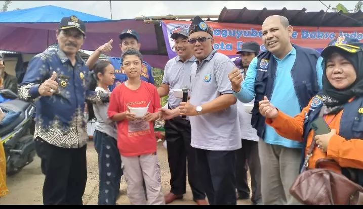 Papmiso Depok Bagikan 1.500 Porsi Bakso untuk Korban Gempa Cianjur