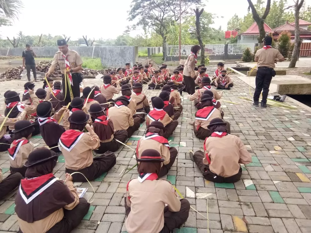 Tumbuhkan Kebangsaan dan Kemandirian Pramuka Penggalang melalui Jambore Ranting Cipayung