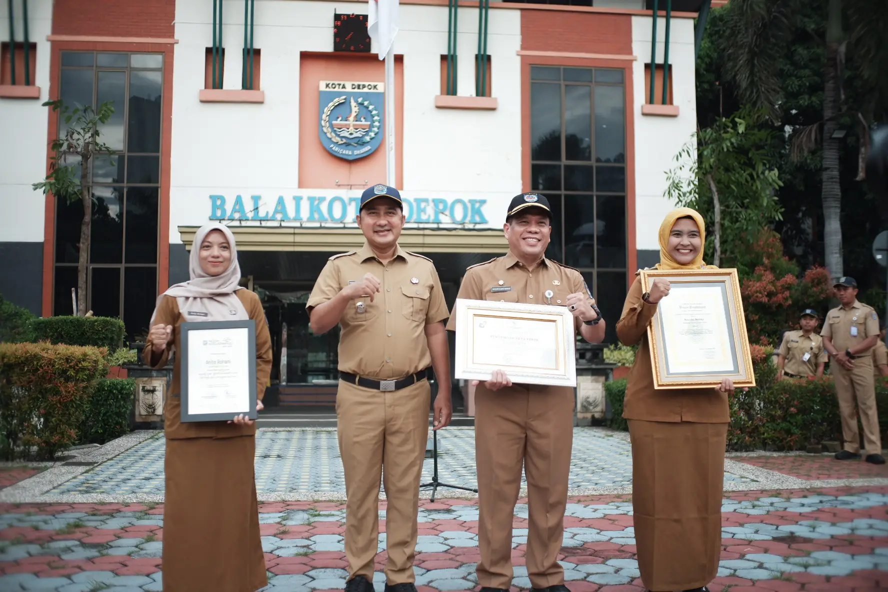 Momen Apel Pagi, Wakil Wali Kota Depok Serahkan Sejumlah Penghargaan