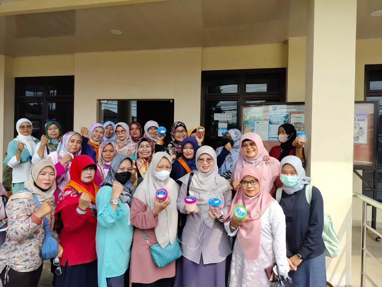 Hari Kedua, Kadinkes Depok Tinjau Langsung Pendistribusian PMT Lokal di Kecamatan Tapos