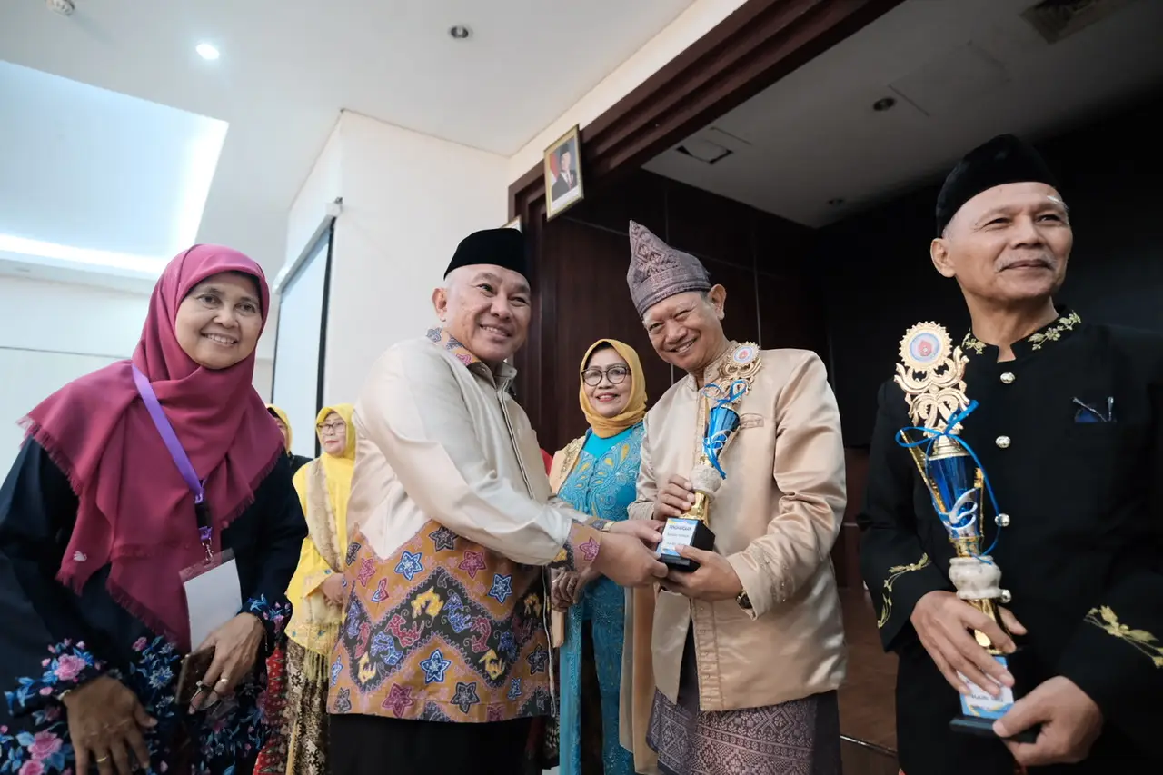 Meriahkan Peringatan Hari Ibu ke-96, Komda Lansia Depok Gelar Lomba Pakaian Daerah