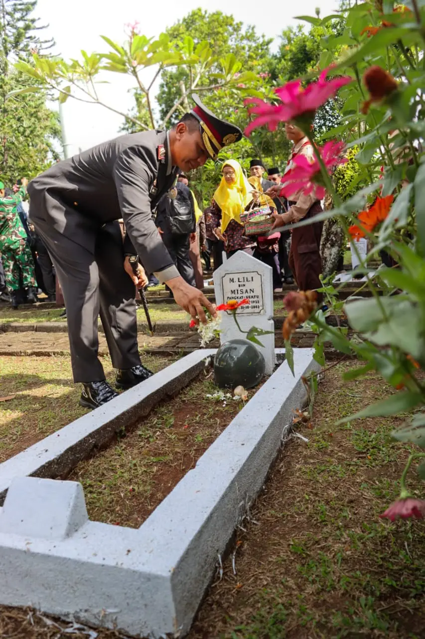 Teladani Semangat Pahlawan, Kapolres Ajak Warga Jaga Depok