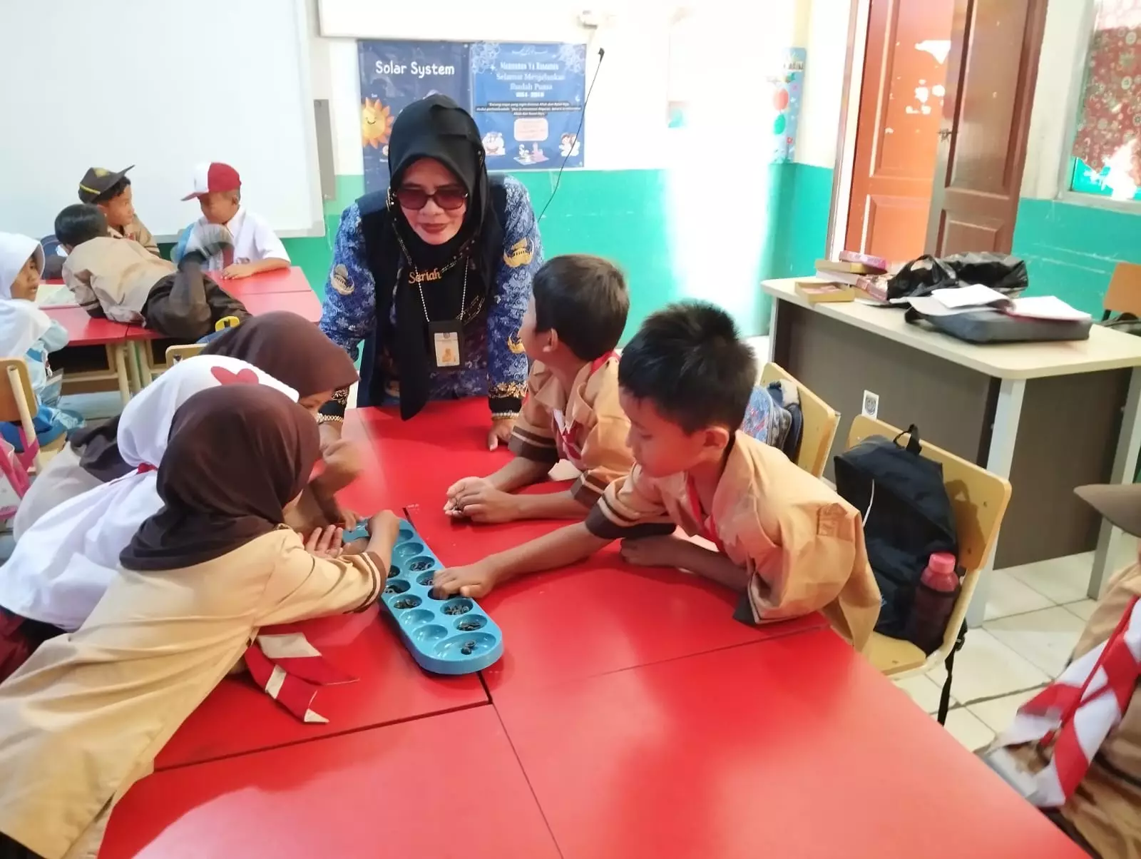 Unik, MPLS SDN Krukut 3 Siswa Dikenalkan Permainan Tradisional