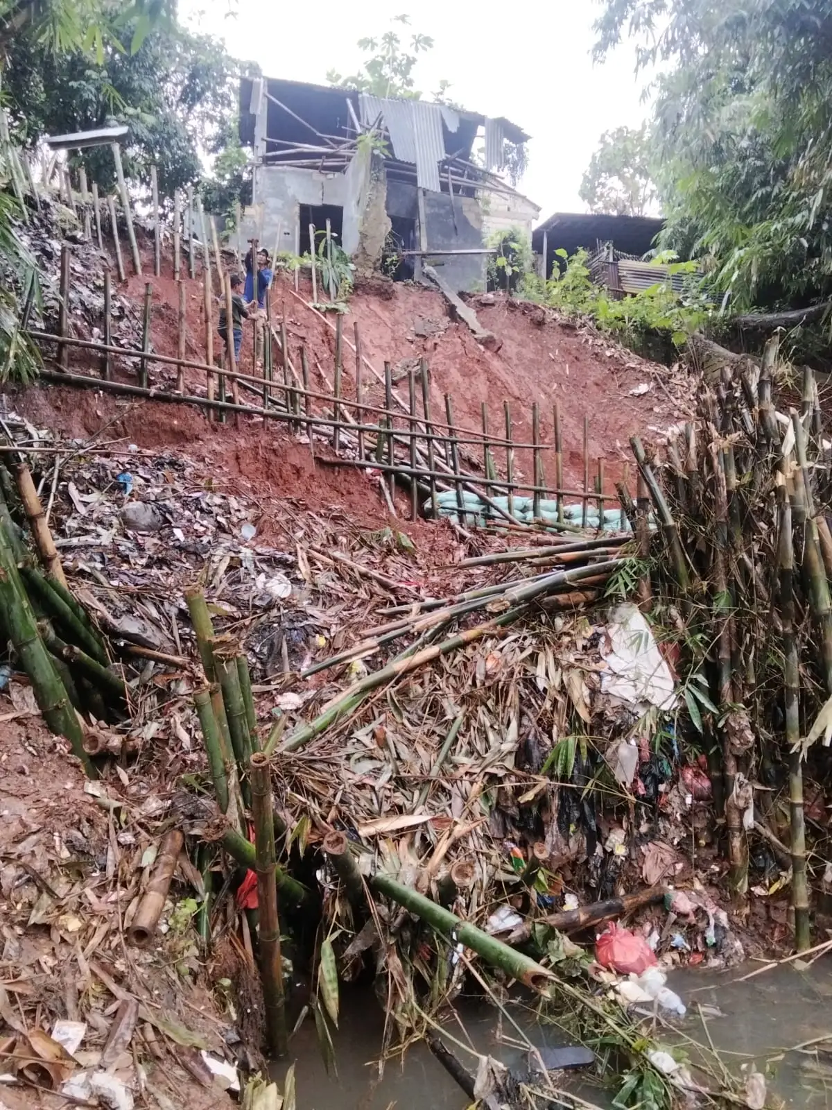 Longsor di Kali Setamu Belum Aman, DPUPR Turun Tangan Selama Tiga Hari