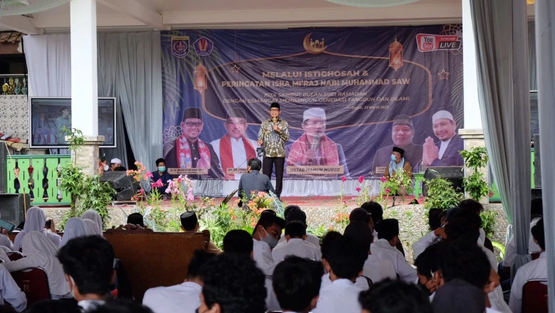 Hadiri Peringatan Isra Mi'raj di SMPN 10, Wakil Wali Kota Sampaikan Empat Pesan