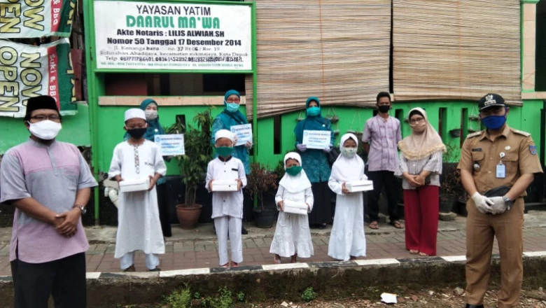 Peduli Warga Terdampak Corona, PKK Sukmajaya Bagikan 1.100 Nasi Box