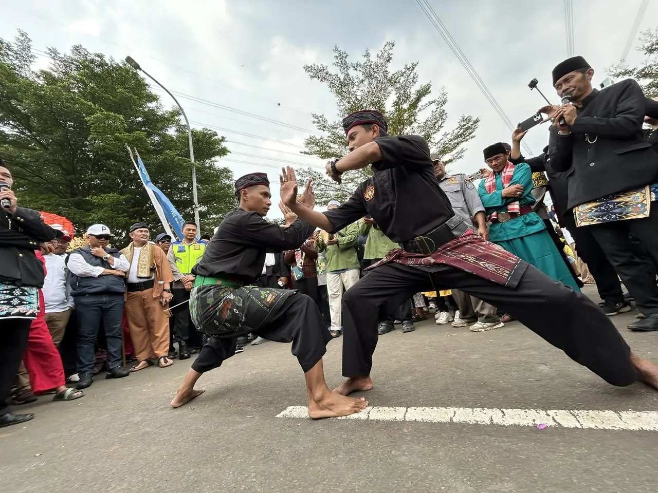Gegap Gempita HUT ke-27 Kota Depok: Supian Suri Disambut Atraksi Jawara Palang Pintu