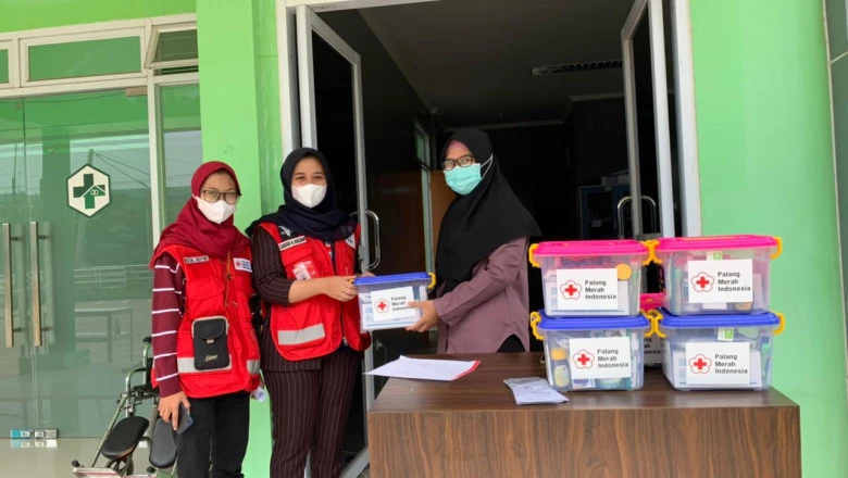 Bantu Warga Terdampak Covid-19, PMI Depok Distribusikan Paket Isoman