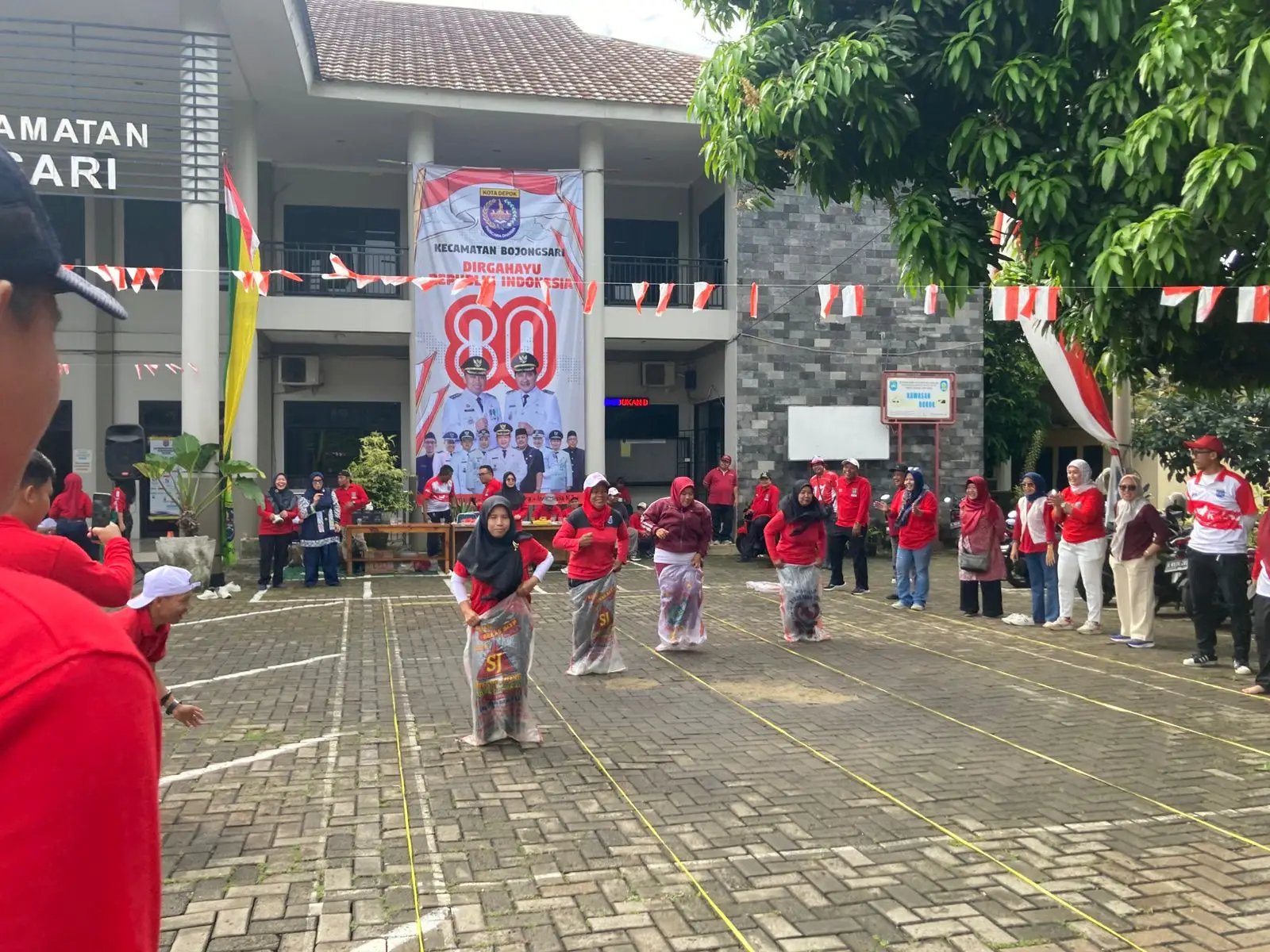 Semangat Kemerdekaan, Kecamatan Bojongsari Gelar Lomba Tradisional