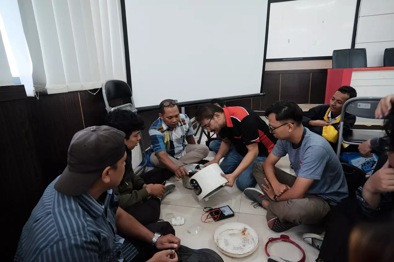 Peserta Pelatihan Service Elektronik Dibekali Materi Teknik Dasar Listrik