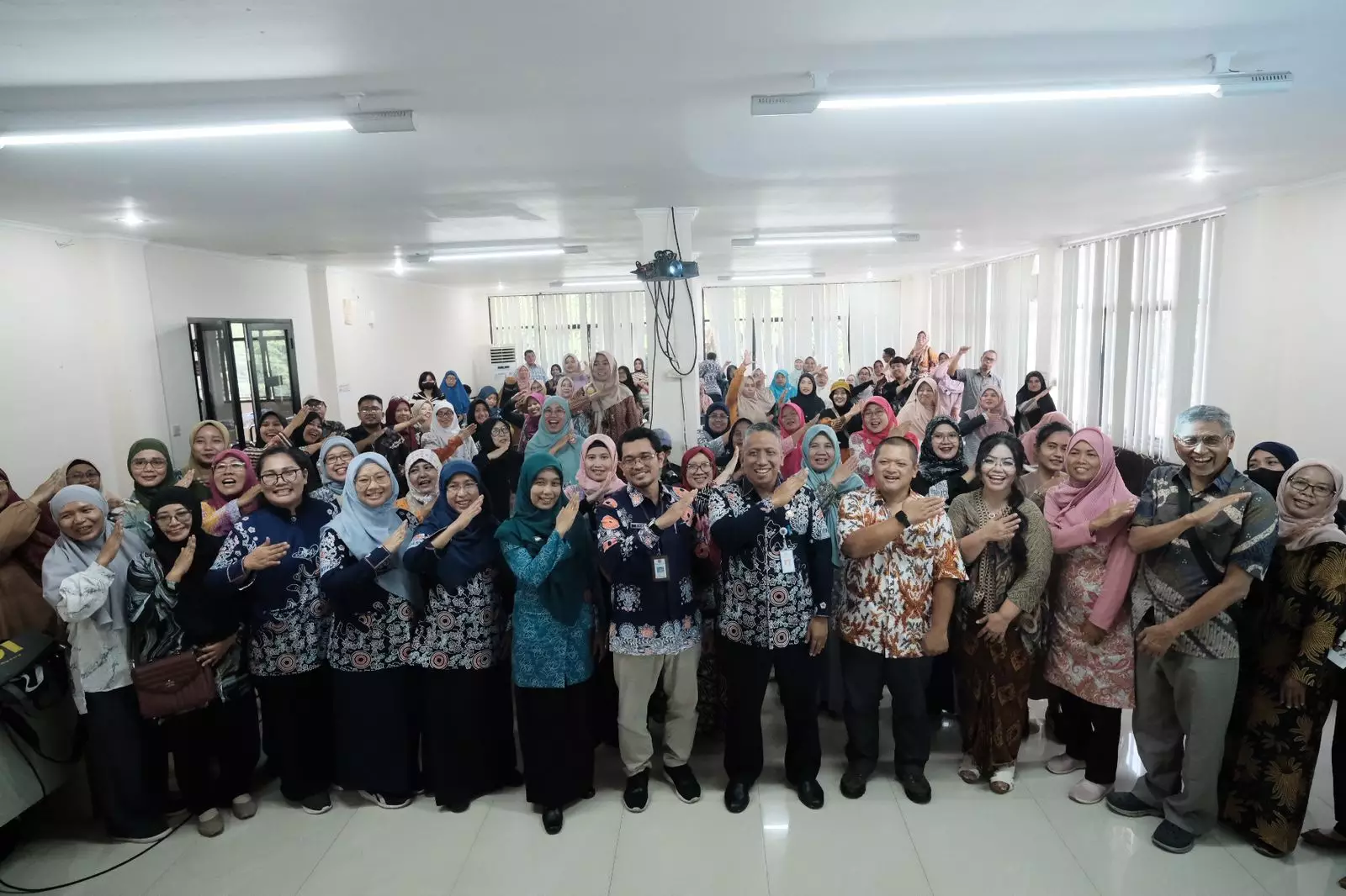 DKUM Gandeng SKSG UI Latih Ratusan UMKM Buat Profil Digital Usaha