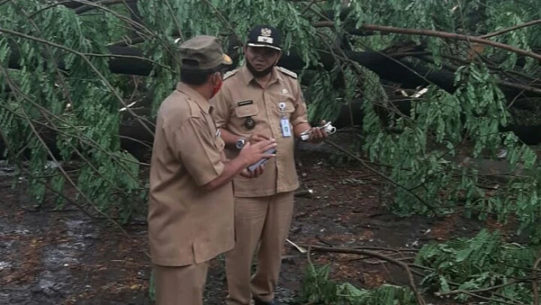 Pemkot Depok Beri Bantuan ke Korban Puting Beliung di Leuwinanggung