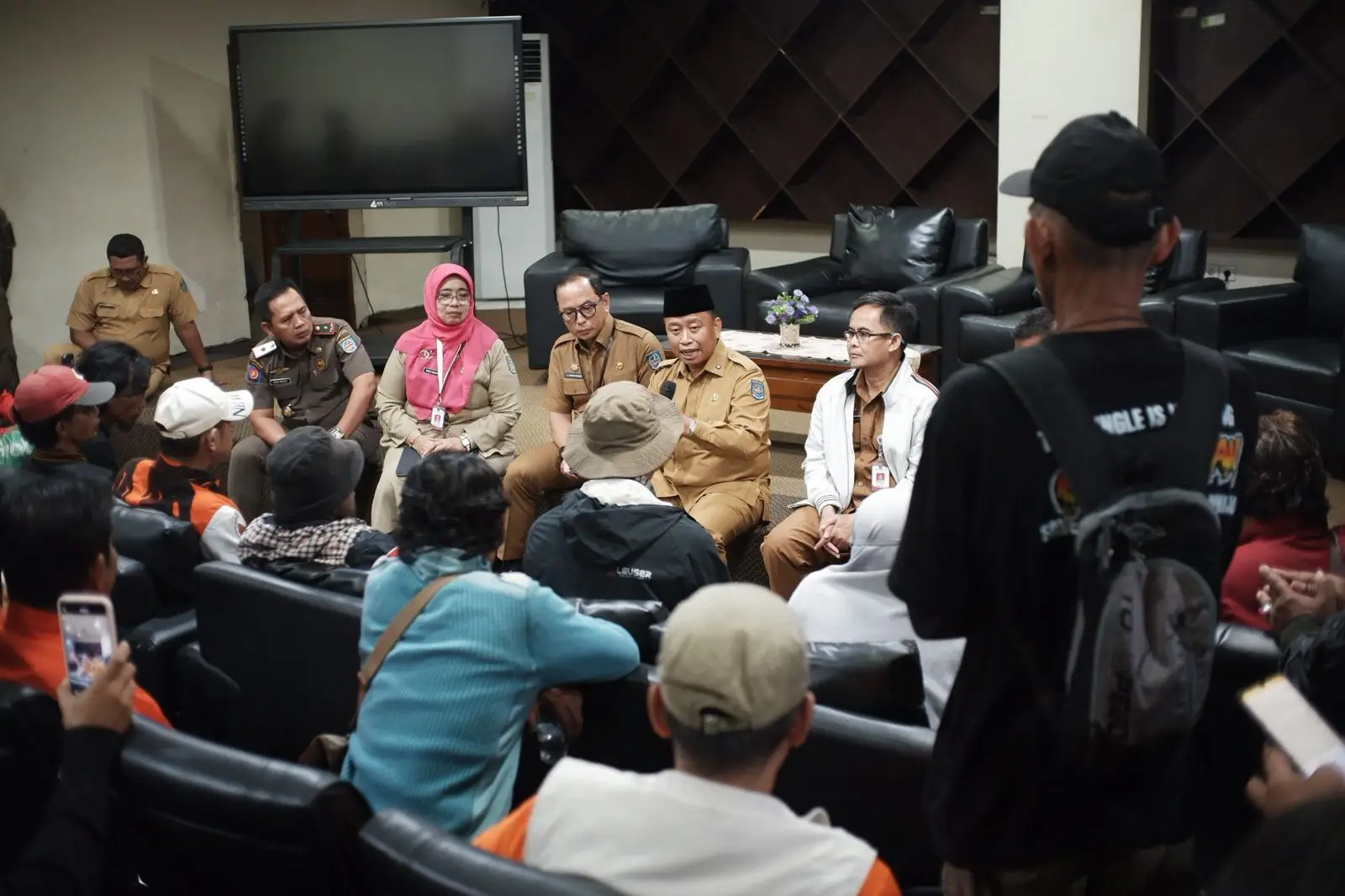 Temui Aliansi Rakyat, Wali Kota Depok Tegaskan BPJS Kesehatan Warga Tidak Mampu Tetap Ditanggung