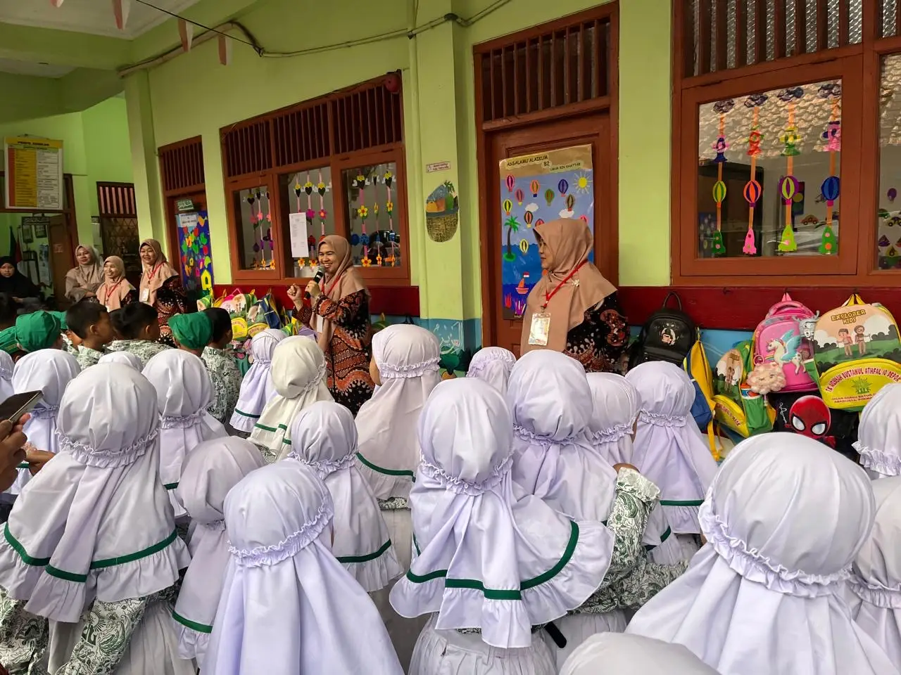 Rasa Haru dan Bangga Warnai MPLS Hari Pertama di TK ABA 10 Depok