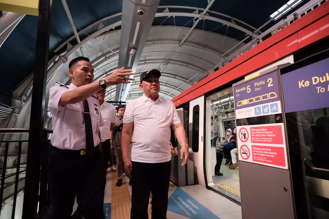 Wali Kota Depok Bersama BPTJ Kunjungi Stasiun LRT Harjamukti