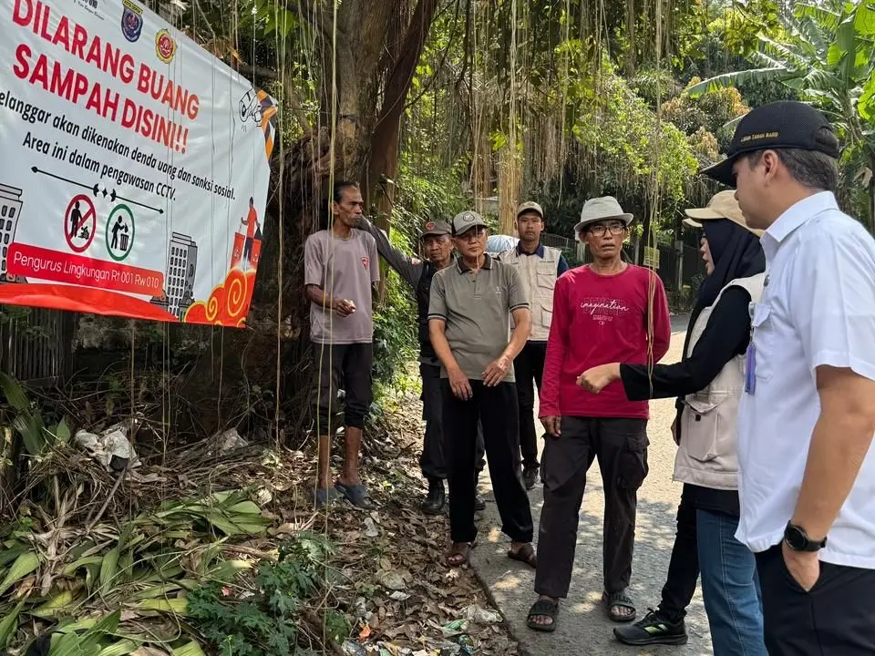 Gercep! Tim Maung ASRI Bersihkan Sampah Liar di Tanah Baru