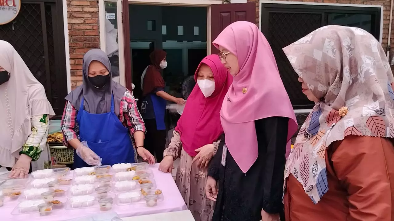 Pastikan Proses Pengelolaan dan Kesehatan Lingkungan Berjalan Baik, Kadinkes Depok Kunjungi UMKM Penyedia PMT Lokal